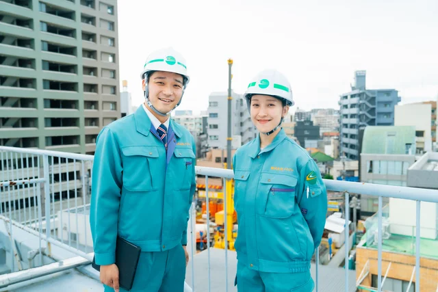 現場で活躍する男女社員